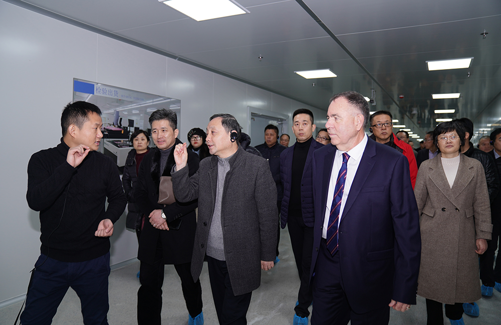 天寧區(qū)人民政府區(qū)長許小波帶領人大代表參觀